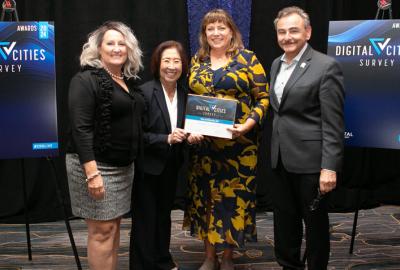 Members of City of Chandler receiving Digital Cities award