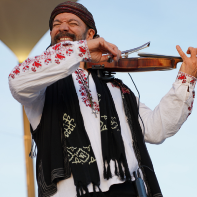 Musician playing the violin 