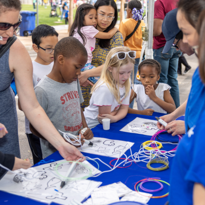 Kids assembling robots at Intel booth during the Innovation Fair